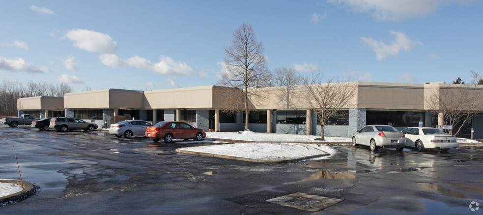 455 Commerce Dr, Buffalo, NY for lease - Building Photo - Image 2 of 8