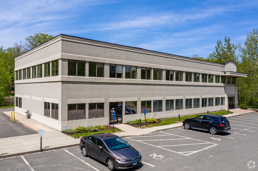 765 Straits Tpke, Middlebury, CT for lease - Building Photo - Image 2 of 7