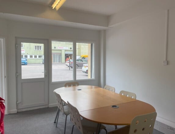 17 Brassmill Ln, Bath for sale - Interior Photo - Image 3 of 4