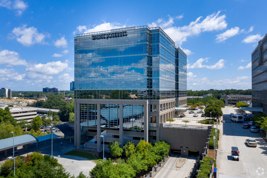 5673 Peachtree Dunwoody Rd NE, Atlanta, GA for lease - Building Photo - Image 2 of 17