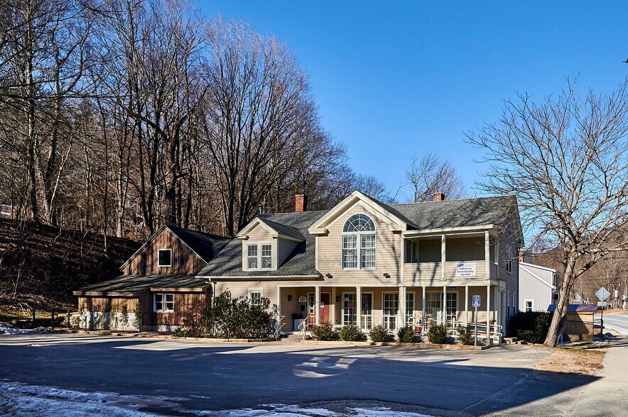 9 Russell Rd, Huntington, MA 01050