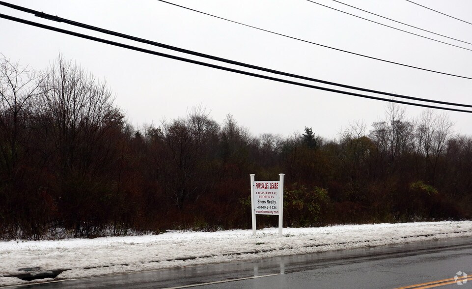 1350 W Main Rd, Portsmouth, RI for sale - Primary Photo - Image 1 of 1