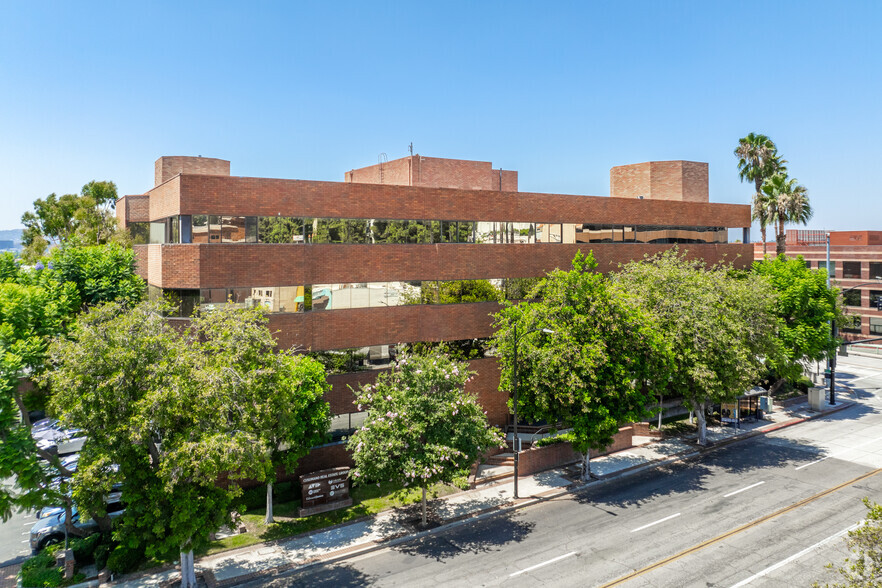 101 S 1st St, Burbank, CA for lease - Building Photo - Image 1 of 8