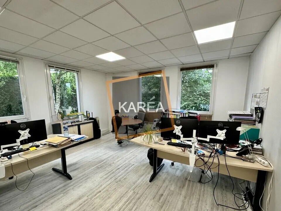 Office in Magny-le-Hongre for lease Interior Photo- Image 1 of 6