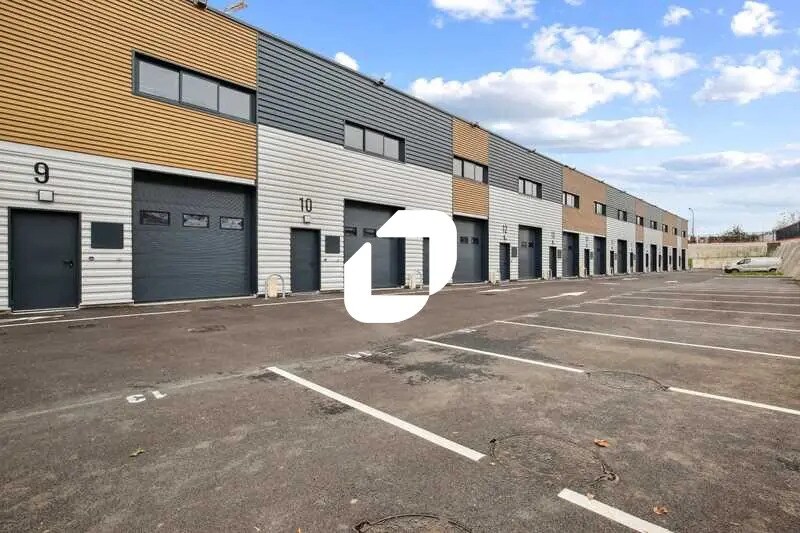 Flex in Épinay-sur-Seine for lease - Building Photo - Image 1 of 14