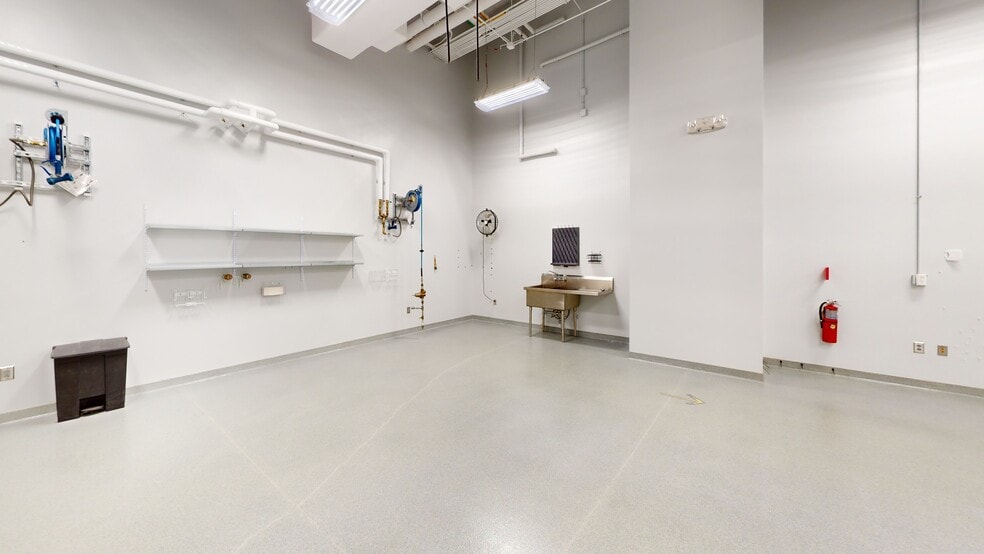 2100 Production Dr, Apex, NC for lease - Interior Photo - Image 2 of 13