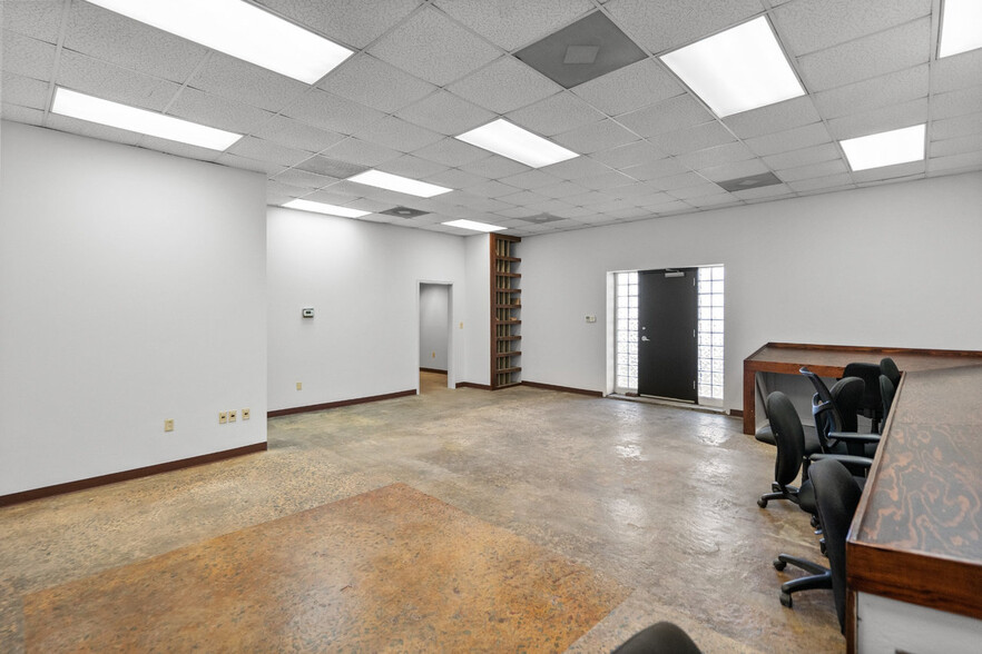 2601 Wilkinson Blvd, Charlotte, NC for lease - Building Photo - Image 3 of 20