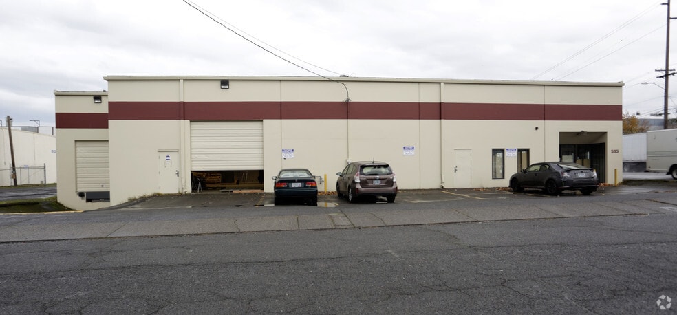 595 N Columbia Blvd, Portland, OR for lease - Building Photo - Image 2 of 3