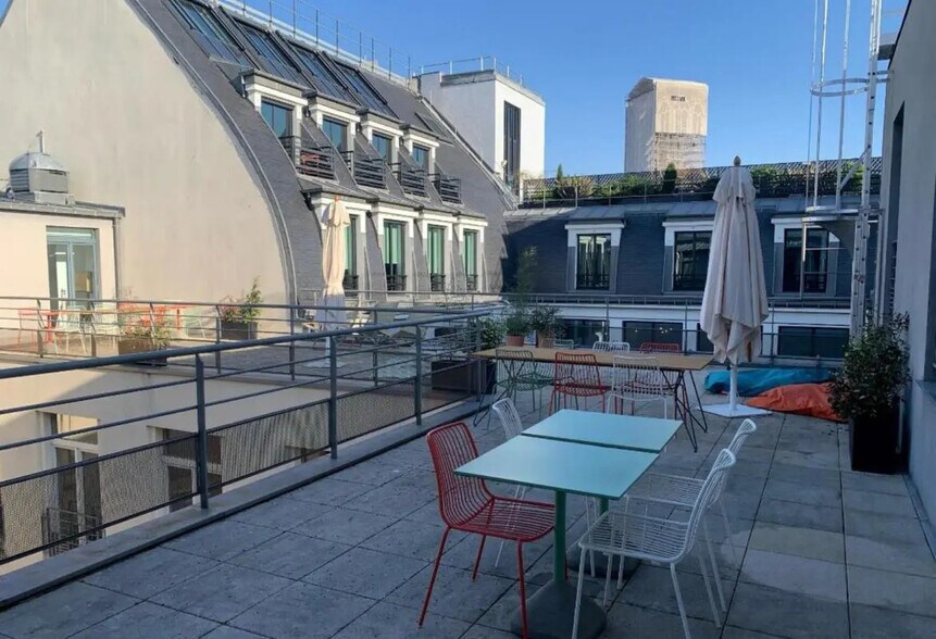 16-18 Rue De Londres, Paris for lease - Building Photo - Image 2 of 7