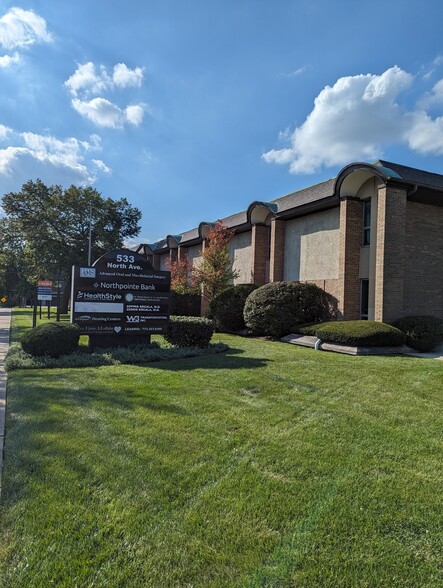 533 W North Ave, Elmhurst, IL for lease - Building Photo - Image 1 of 10