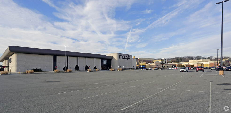 5101-9119 Fashion Dr, Nanuet, NY for lease - Primary Photo - Image 1 of 29