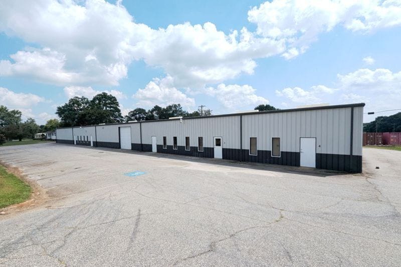 1810 E Poinsett St, Greer, SC for lease - Primary Photo - Image 1 of 9