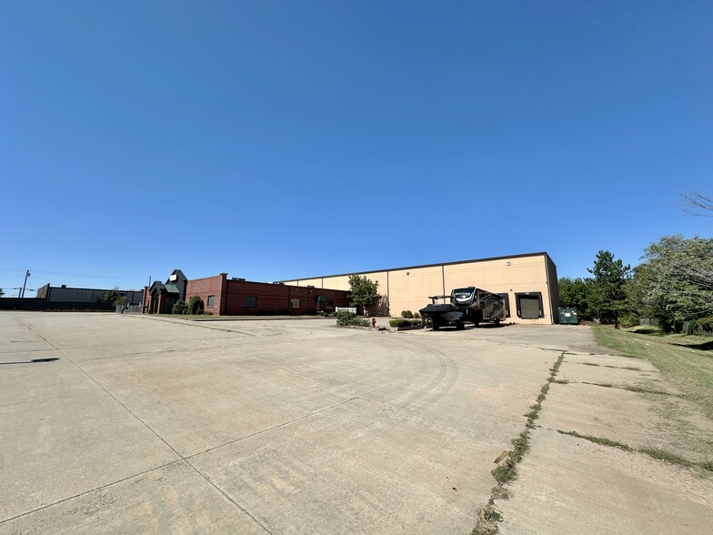 711 NE 39th St, Oklahoma City, OK for lease - Building Photo - Image 2 of 13