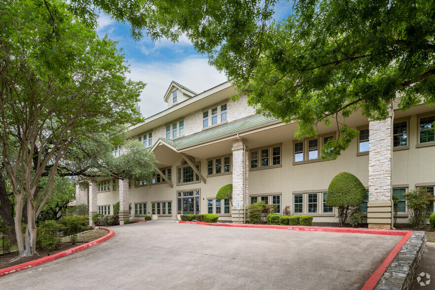 11211 Taylor Draper Ln, Austin, TX for lease - Building Photo - Image 1 of 9