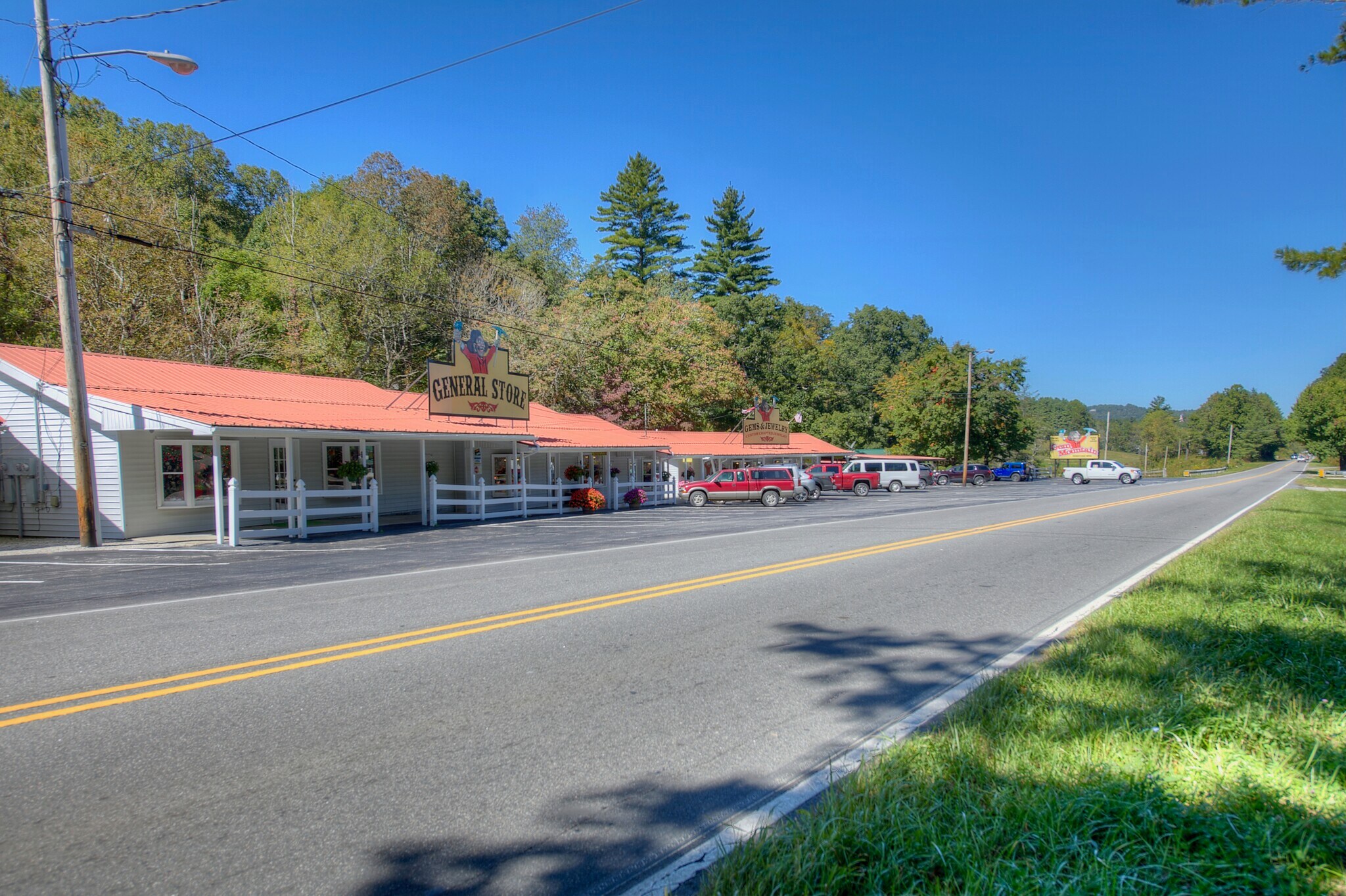 13752 S 226 Hwy, Spruce Pine, NC for sale Primary Photo- Image 1 of 1