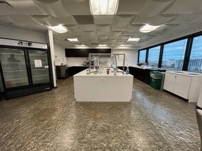 5202 Old Orchard Rd, Skokie, IL for lease Interior Photo- Image 1 of 18