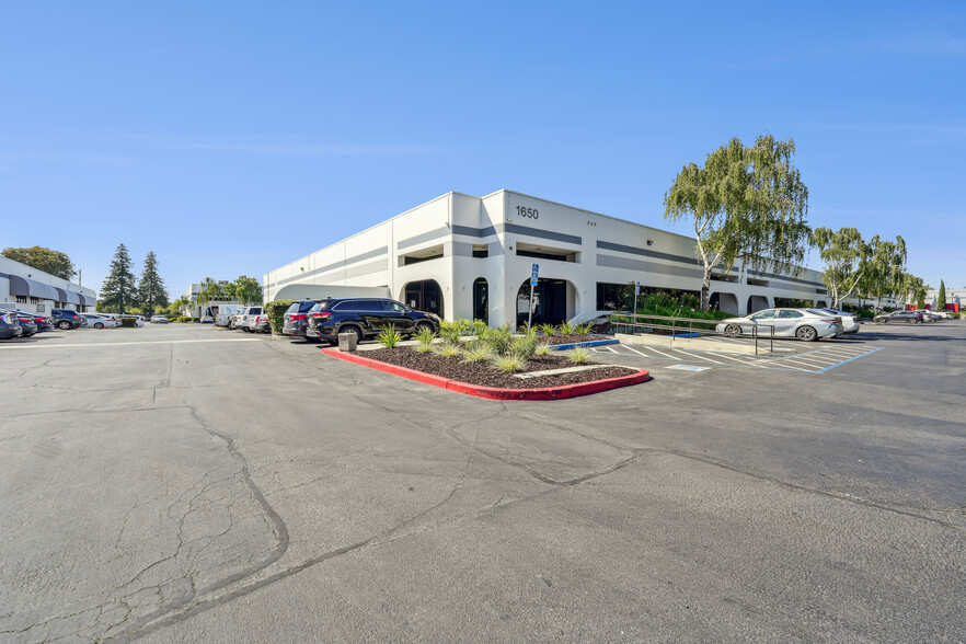 1670 Las Plumas Ave, San Jose, CA for lease - Building Photo - Image 1 of 5