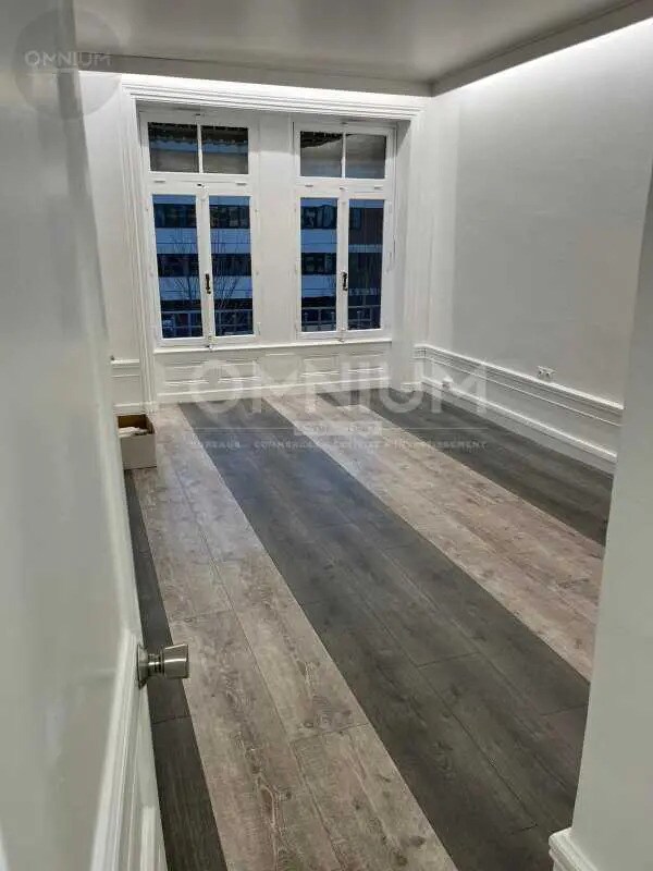 Office in Lyon for lease Interior Photo- Image 1 of 7