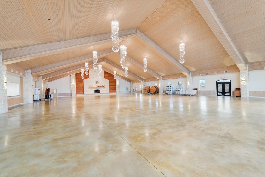 4899 Leroy Pky, Elm Mott, TX for sale - Interior Photo - Image 2 of 79