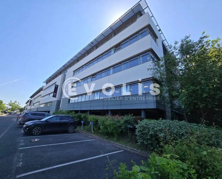 Office in Orsay for lease - Building Photo - Image 1 of 9