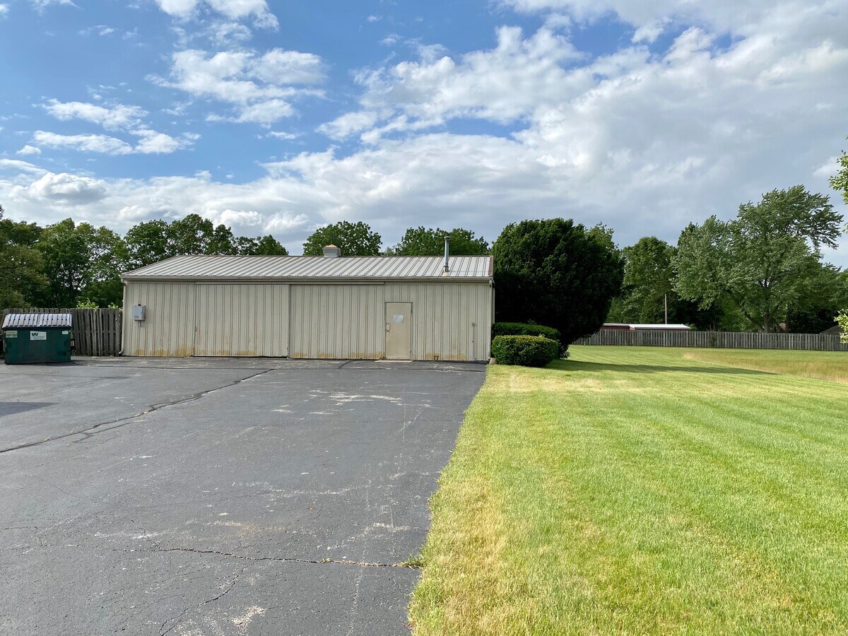 17033 Cleveland Rd, South Bend, IN 46635