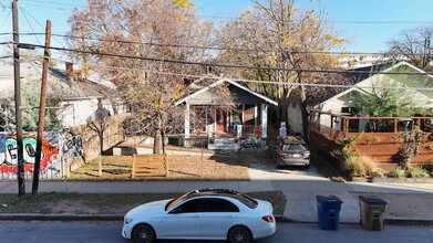 1706 E 6th St, Austin, TX for lease Building Photo- Image 1 of 11