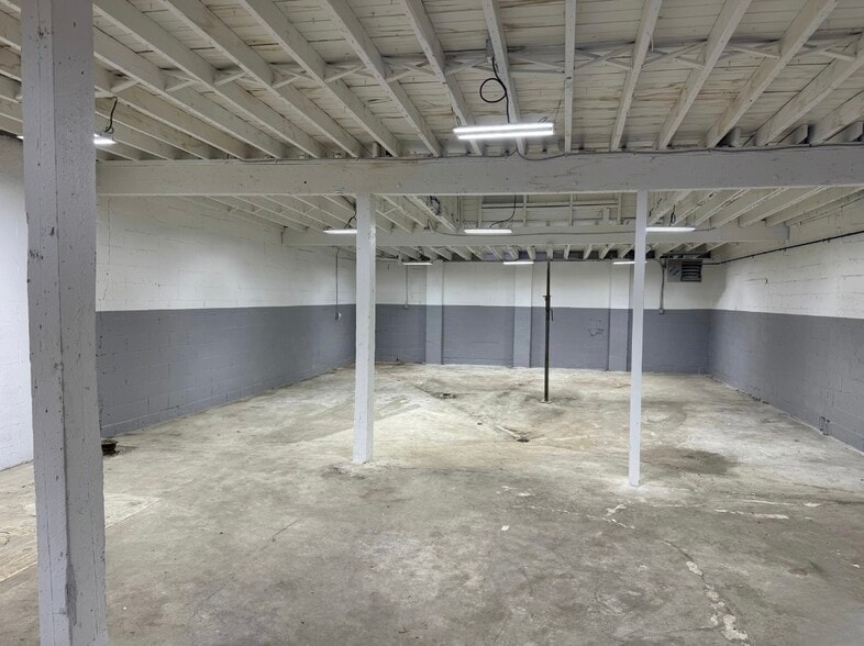 326 Park St, West Springfield, MA for lease - Building Photo - Image 3 of 9