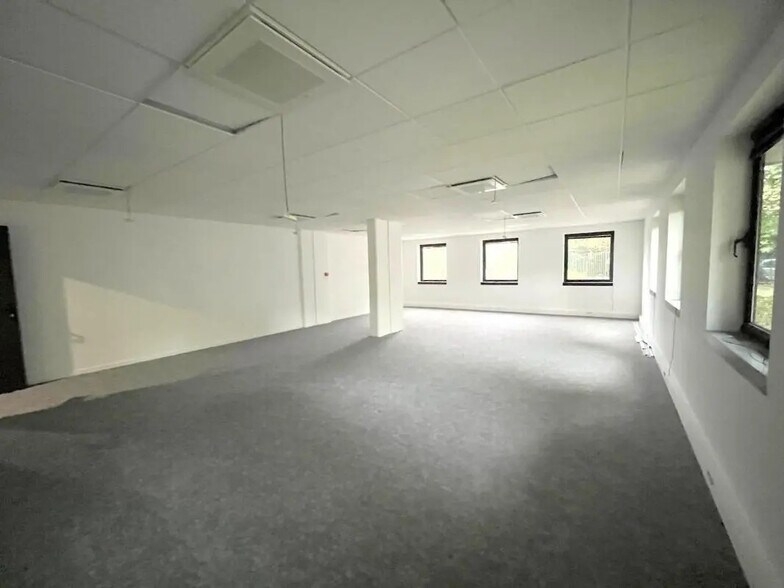 Office in Le Pecq for lease - Interior Photo - Image 3 of 13