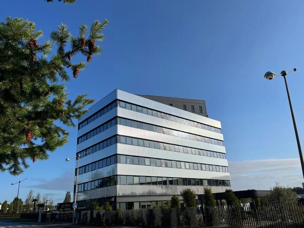 Location Bureaux 560 m² - Photo 1