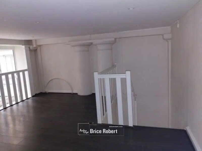 Office in Lyon for lease Interior Photo- Image 1 of 2