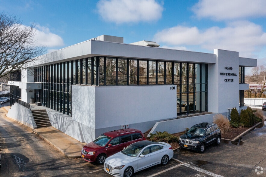 100 Manetto Hill Rd, Plainview, NY for lease - Building Photo - Image 3 of 16