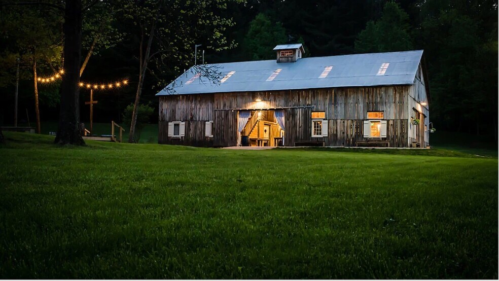 3016 Hoover Rd, Nashville, IN for sale - Primary Photo - Image 1 of 1