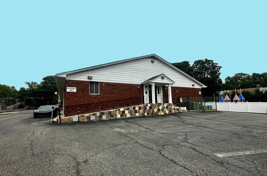 1181 Old Country Rd, Plainview, NY for lease - Building Photo - Image 2 of 4