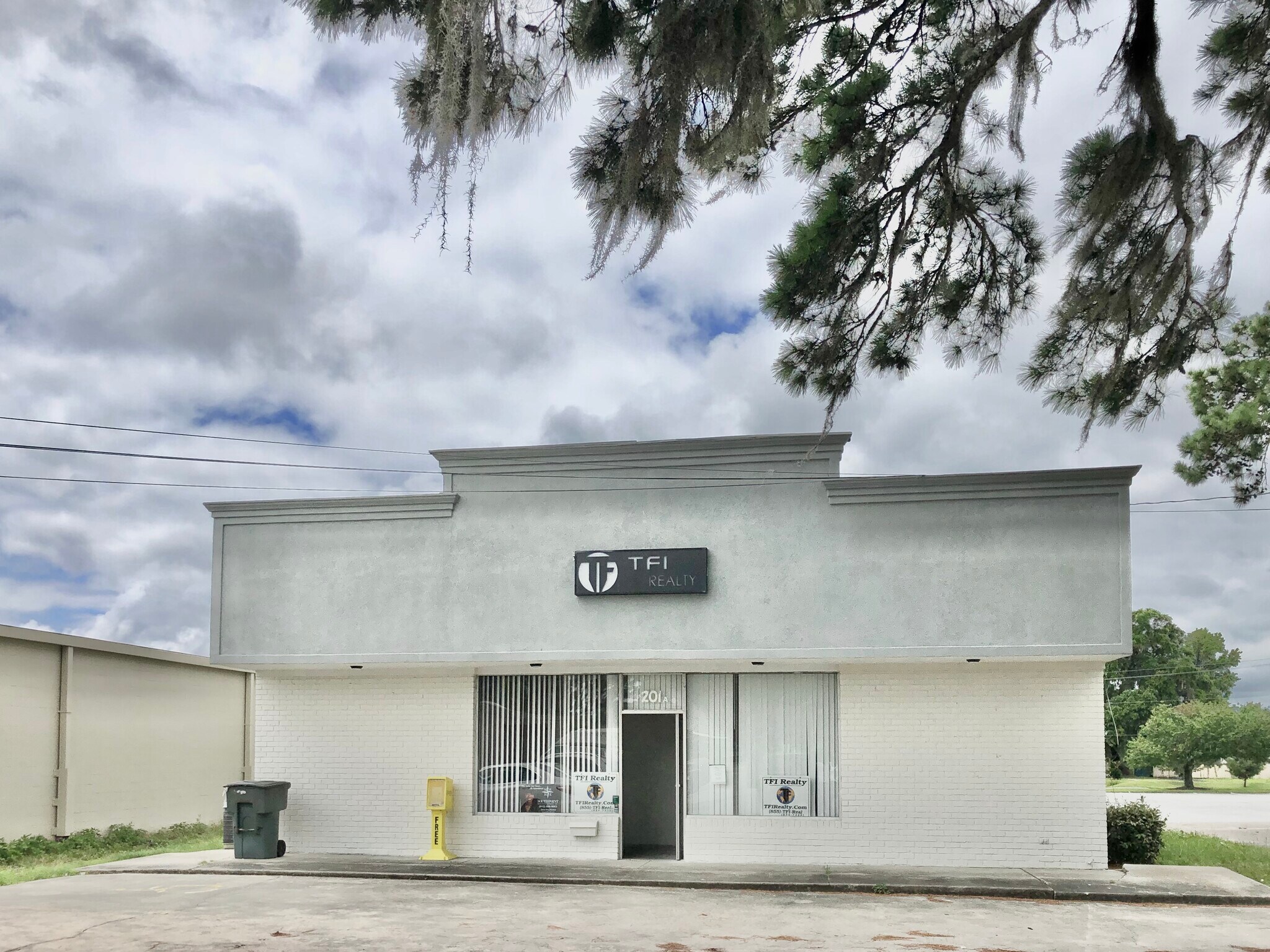 201 Eisenhower Dr, Savannah, GA for sale Building Photo- Image 1 of 1