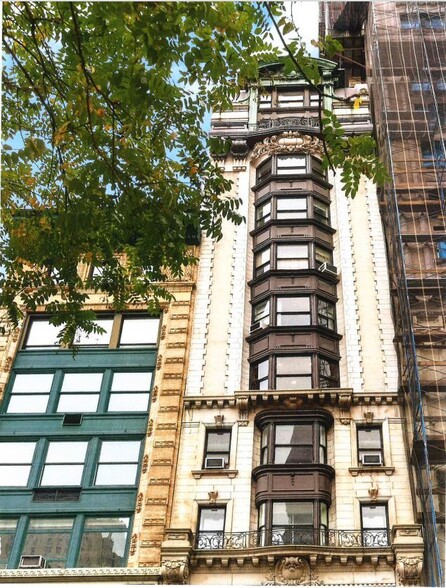 210 Fifth Ave, New York, NY for sale - Building Photo - Image 1 of 1