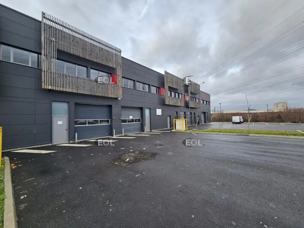 Location Local d'activités 658 m² - Photo 1
