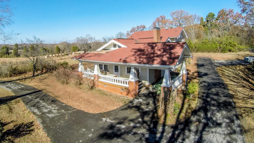 1216 Middle Settlements Rd, Maryville, TN 37801
