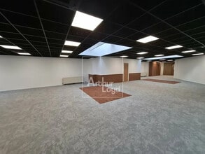 Office in Torcy for lease Interior Photo- Image 1 of 11