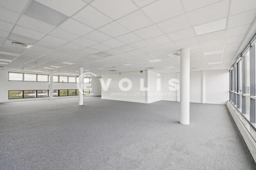 Office in Créteil for lease - Building Photo - Image 3 of 11