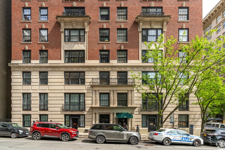 901-903 Lexington Ave, New York, NY for lease - Building Photo - Image 2 of 13