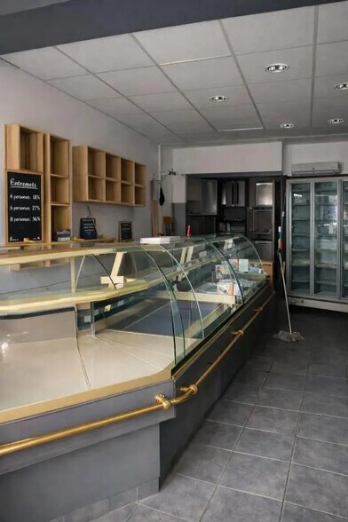 Retail in Heyrieux for sale - Interior Photo - Image 3 of 3