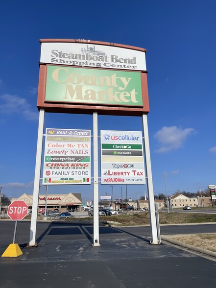 100-200 Steamboat Bend Shopping Ctr, Hannibal, MO for lease - Building Photo - Image 3 of 3