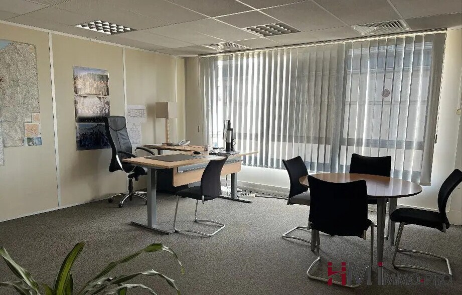 Office in Rouen for lease - Building Photo - Image 1 of 6