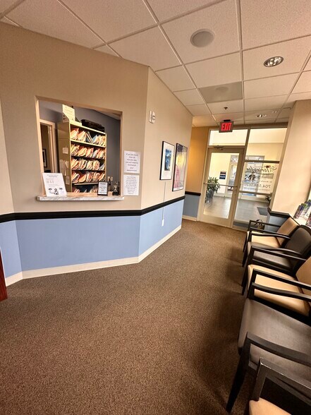 12610 N Community House Rd, Charlotte, NC for lease - Building Photo - Image 2 of 8