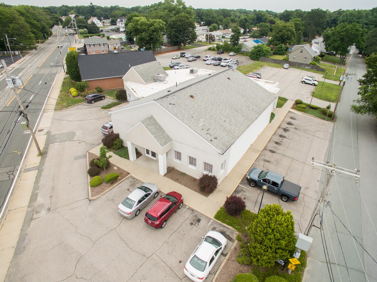 1050 Warwick Ave, Warwick, RI 02888