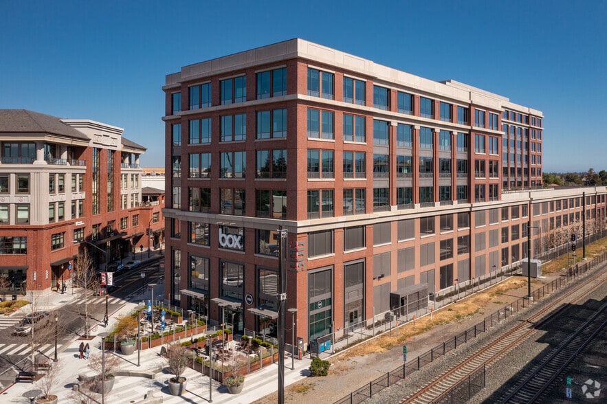 900 Middlefield Ave, Redwood City, CA for lease - Building Photo - Image 1 of 6