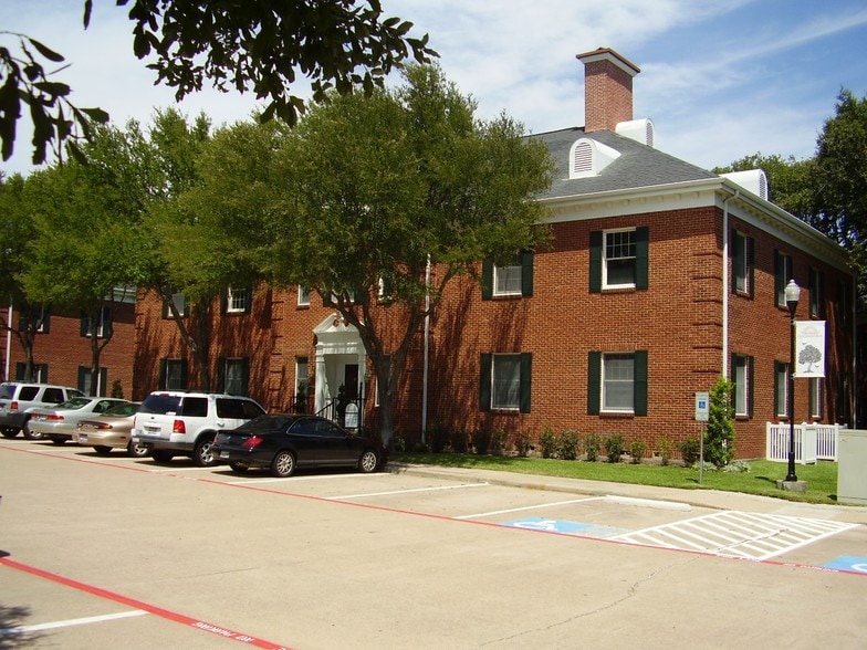 2021 E Lamar Blvd, Arlington, TX for sale - Building Photo - Image 2 of 116