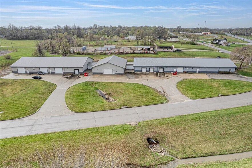 1403 N Jesse James Rd, Excelsior Springs, MO for sale - Primary Photo - Image 1 of 1