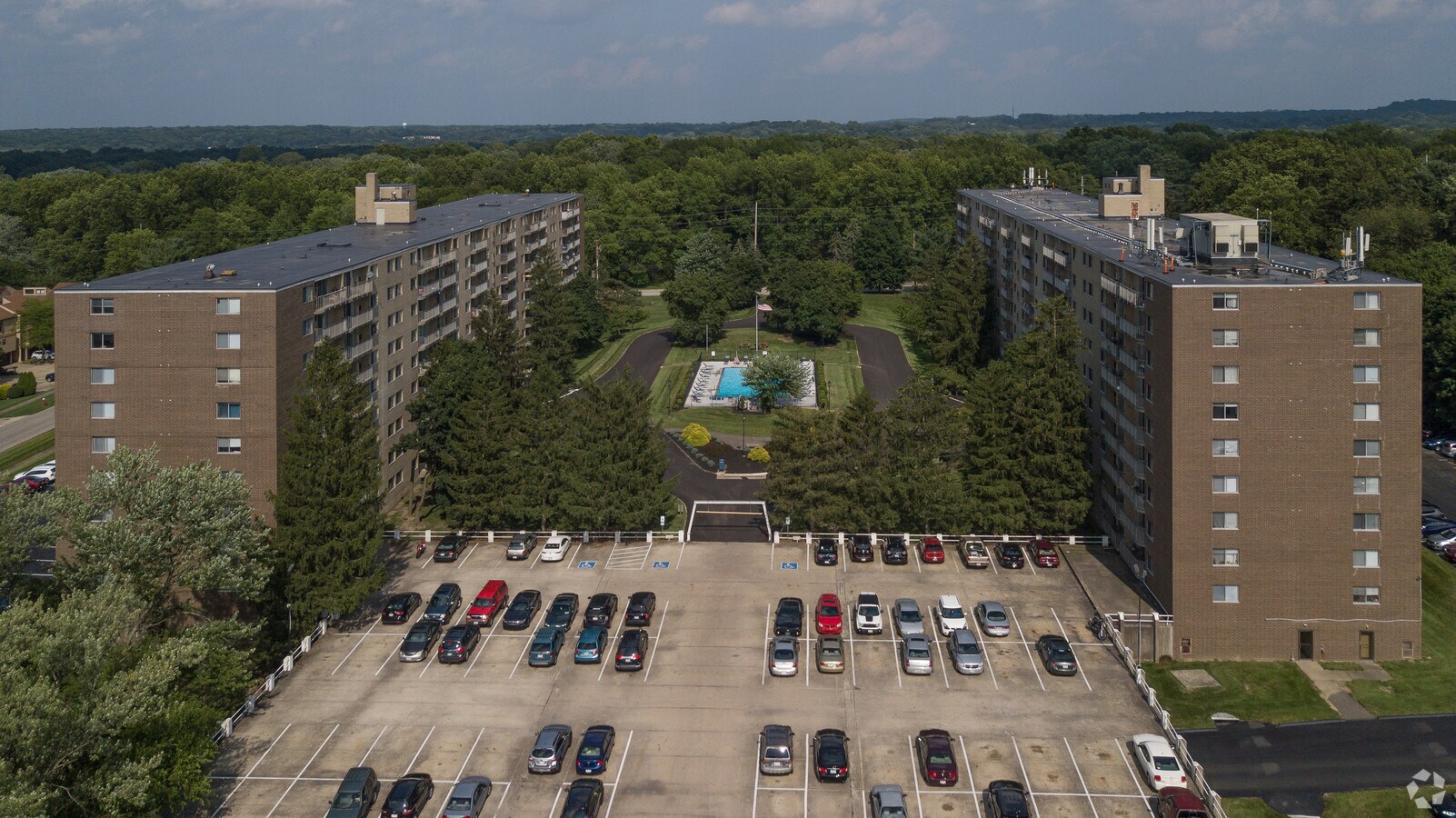 22002220 High St, Cuyahoga Falls, OH 44221