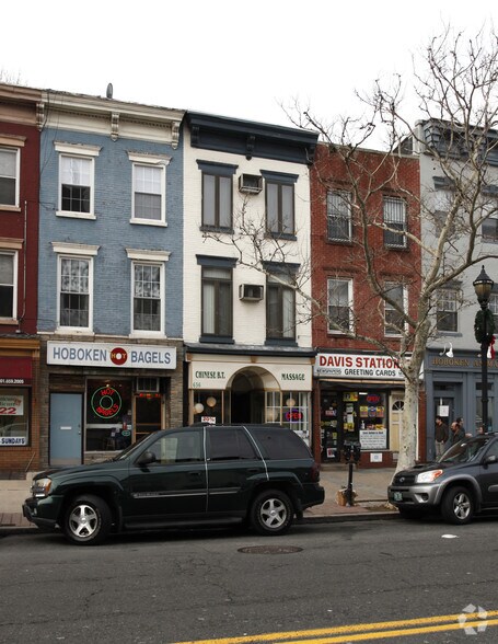 636 Washington St, Hoboken, NJ for sale - Building Photo - Image 1 of 1